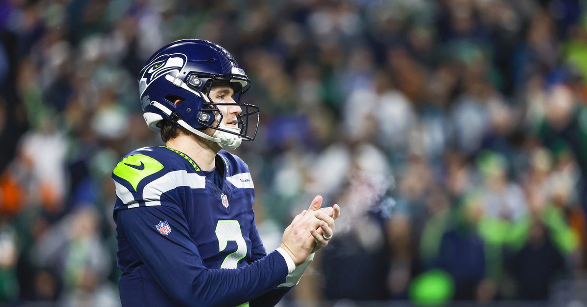 Drew Lock’s hero moment keeps Seahawks’ playoff hopes alive against Eagles