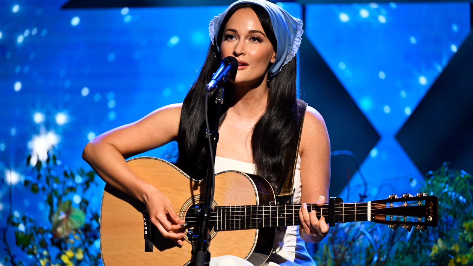 Watch Kacey Musgraves Perform Acoustic Number ‘The Architect’ on ‘Fallon’