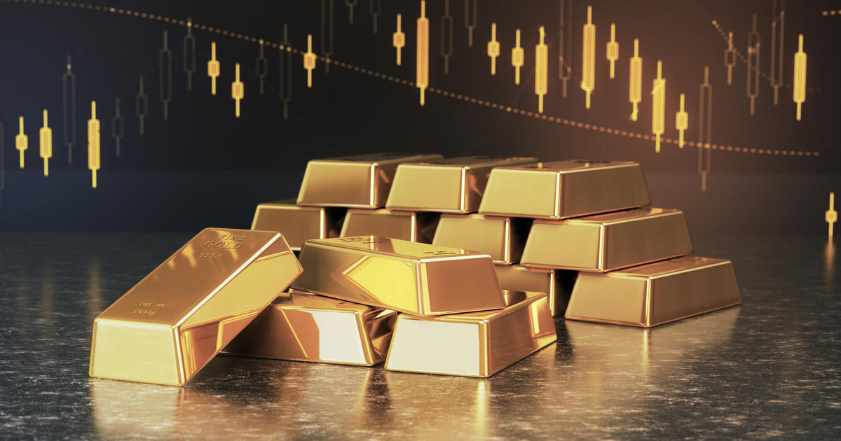 Gold prices hit a new record high: 5 moves to make now